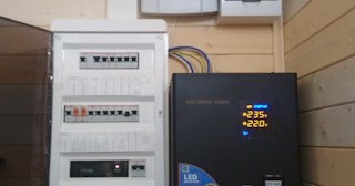 Установка и подключение стабилизаторов напряжения от 572 руб в Великом Устюге - ЭлектроВлс